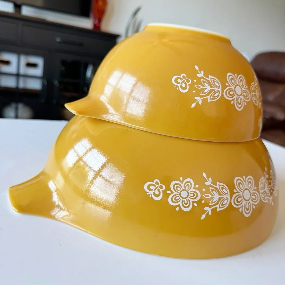 Lot of 2 Pyrex Butterfly Gold Cinderella Nesting Bowls 444 4 Qt 442 1.5 Qt MCM
